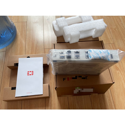 FG-81F 8 x GE RJ45-poorten 2 x RJ45/SFP gedeelde media WAN-poorten 128 GB SSD Compact Design